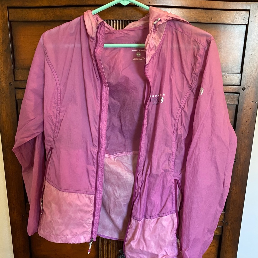 Mountain hardwear women’s rain/wind jacket